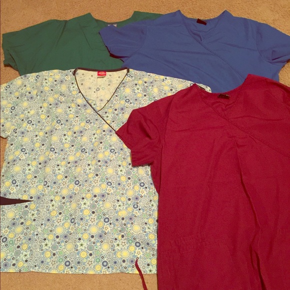 Assorted women’s XL scrub tops - Picture 1 of 7